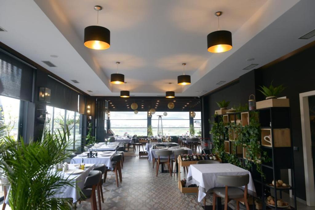 Perla E Dumrese, Bar-restaurant-hotel 4* Belsh