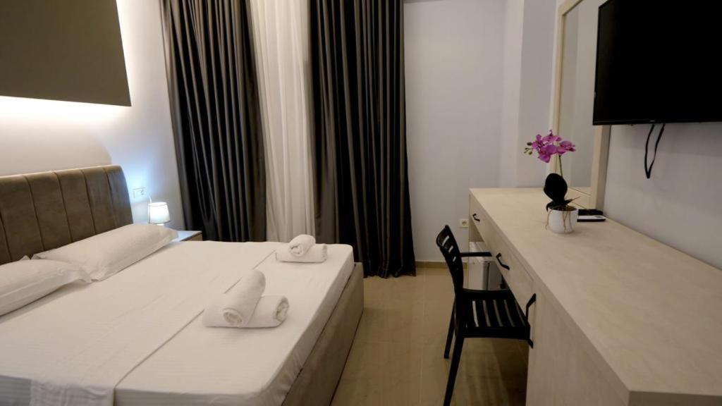 Perla E Dumrese, Bar-restaurant-hotel